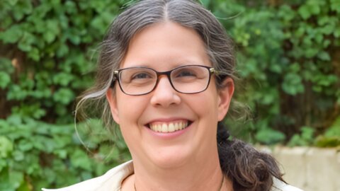 portrait of professor Diane Thompson